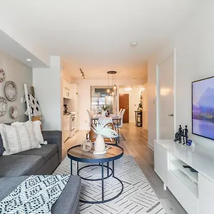 luxury-2br-toronto-downtown-condo-w-cn-tower-view.niagara-fallshotels.com/