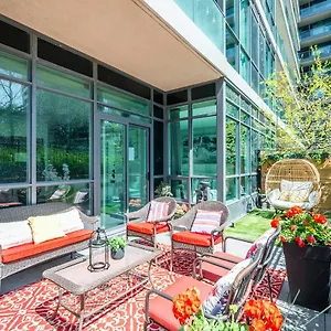 luxury-suite-with-private-patio-in-downtown-toronto.niagara-fallshotels.com/